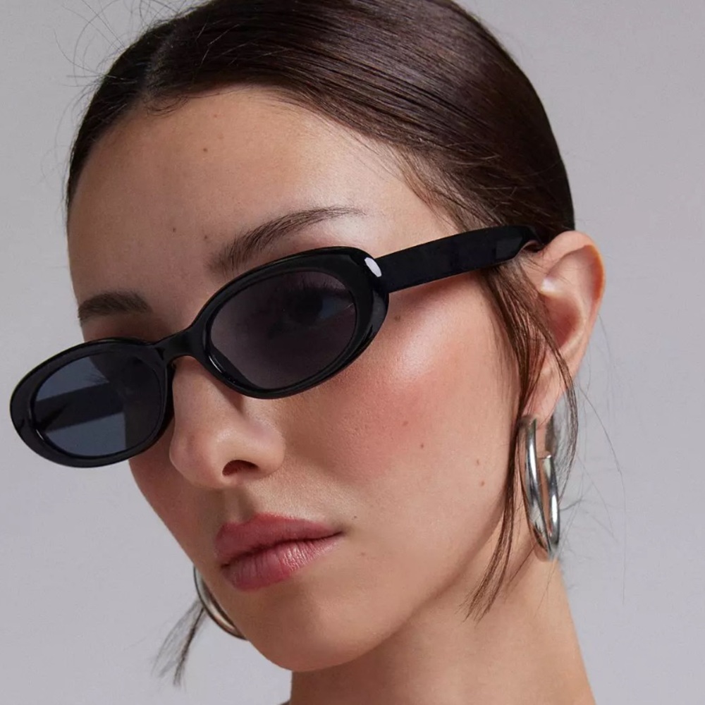 Jason Wu Sleek Black Oval Sunglasses NWT - Picture 6 of 6